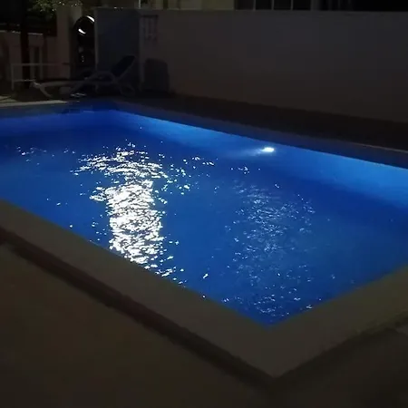 Rudez - Pool - Jacuzzi
