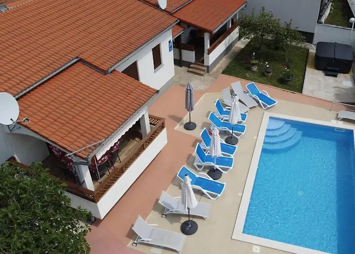 Rudez - Pool - Jacuzzi 아파트 파자나