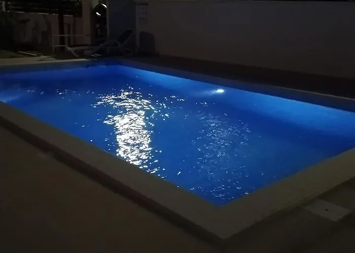 Rudez - Pool - Jacuzzi