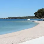 Rudez - Pool - Jacuzzi Apartman Fazana