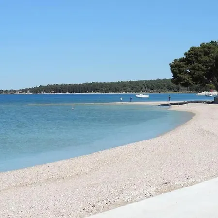 Rudez - Pool - Jacuzzi Apartment Fažana