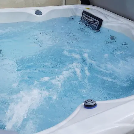 Rudez - Pool - Jacuzzi Апартаменты